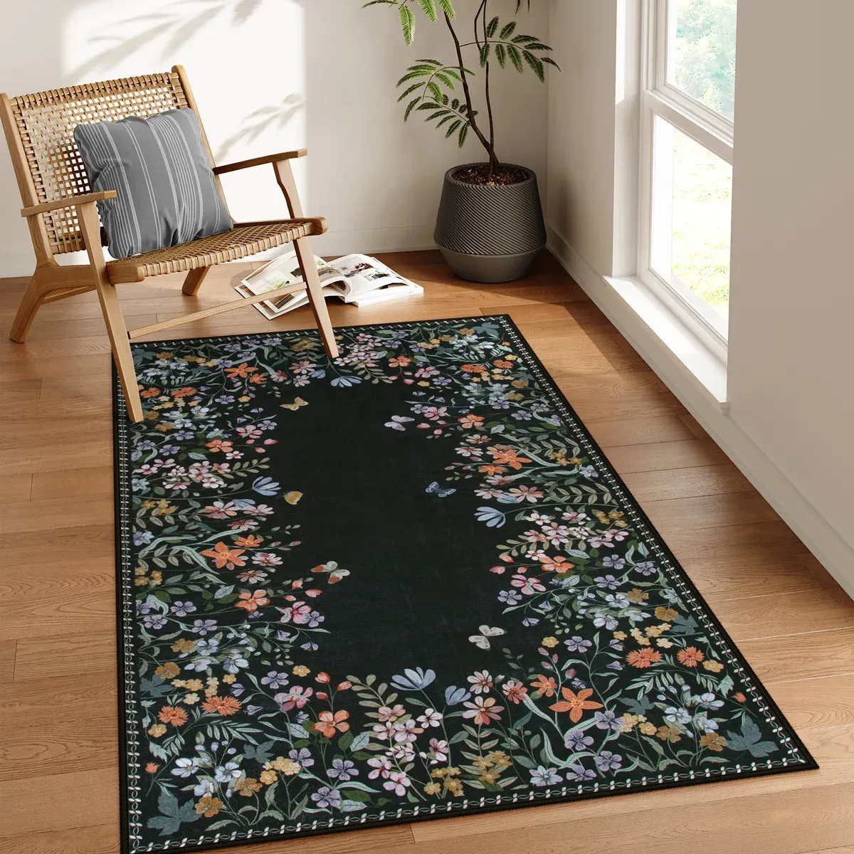 Solene Modern Blooming Floral Garden Black Area Rug