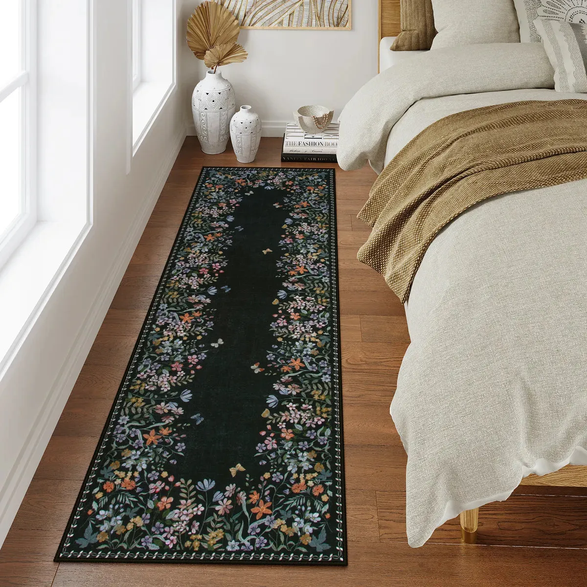 Solene Modern Blooming Floral Garden Black Area Rug